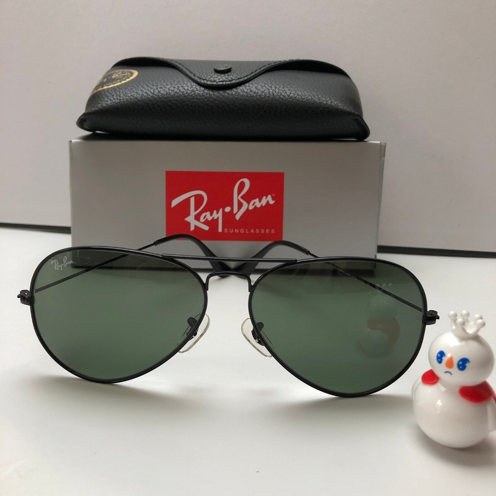 LIKE NEW RayBan Aviator Classic RB3025 Black Ray ban Sunglasses - Picture 3 of 12